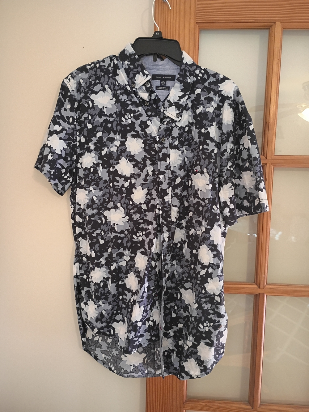 Tommy Hilfiger Navy and White Floral Short-Sleeve Button-Down Shirt